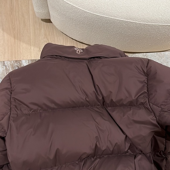 ARITZIA MEGA PUFF - Picture 9 of 10